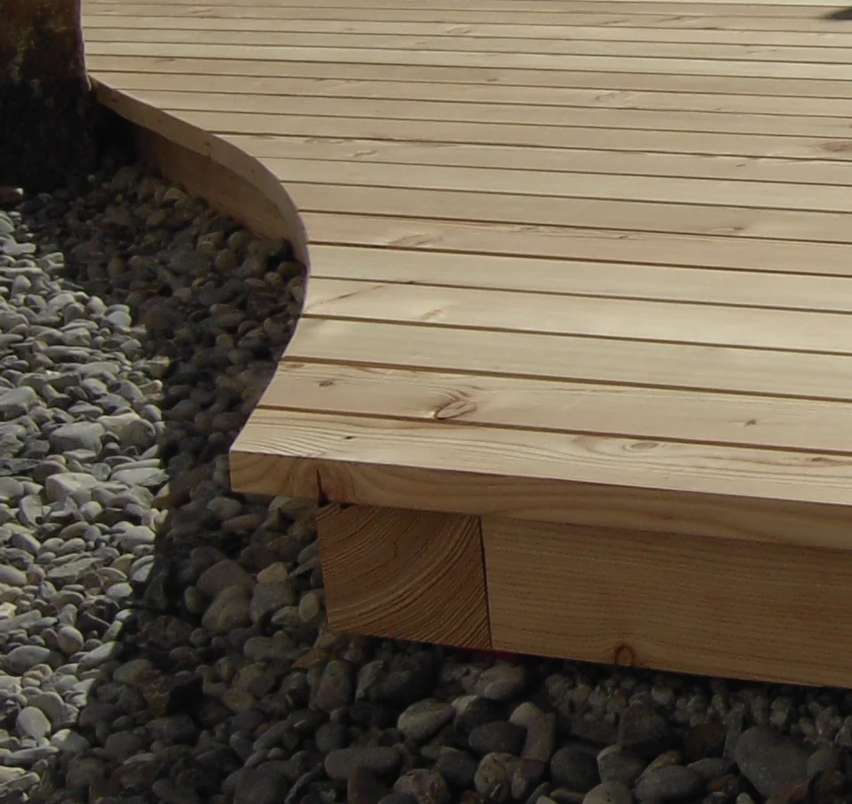 Terrassenboden mit Schwung – Detail