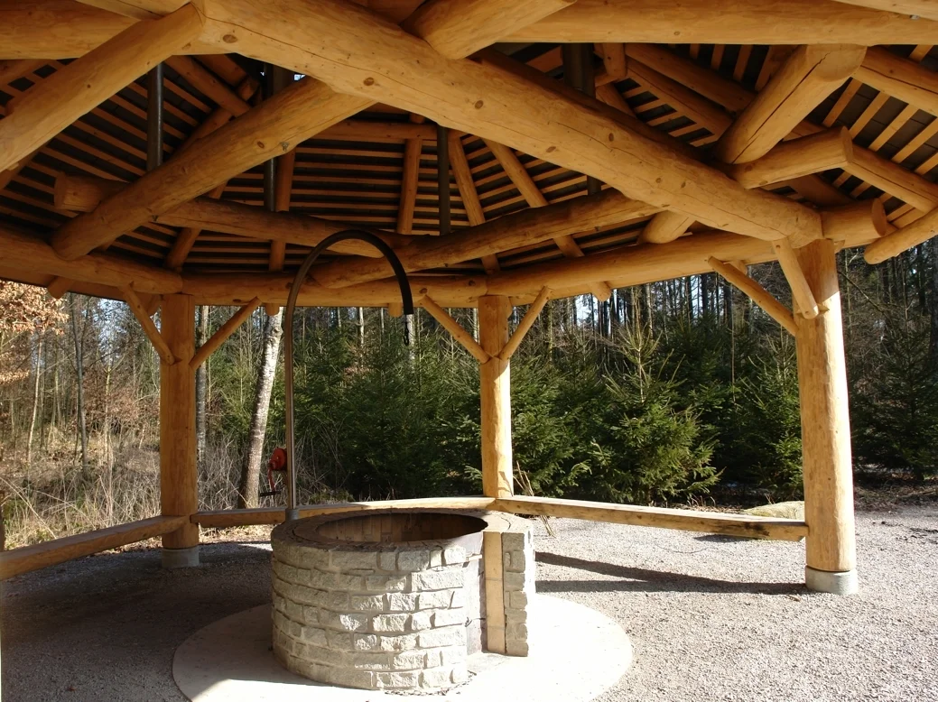 Grillhütte aus Rundholz